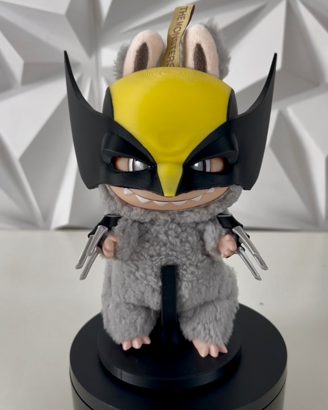 Wolverine Helmet and Claws Set for Bubu